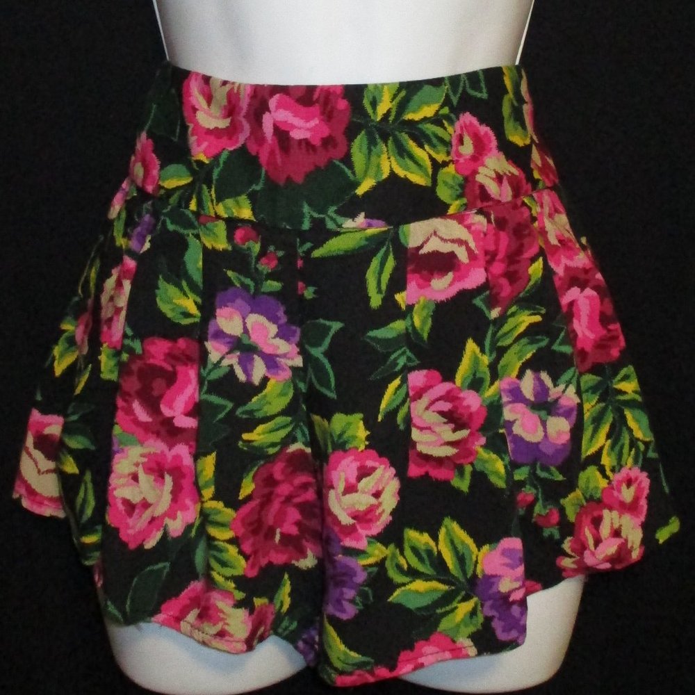 Solomio Multicolored Floral Pleat Front Shorts